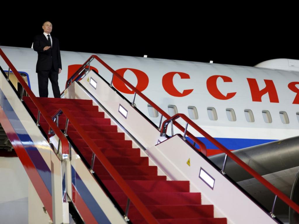 Президентът на Русия Владимир Путин пристигна на държавно посещение във