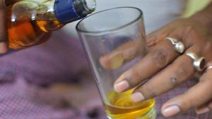 В резултат на употреба на токсичен нелегален алкохол в Индия