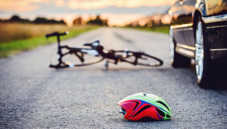 катастрофа велосипедист - Пиян шофьор блъсна жена и прегази велосипедист (ВИДЕО)