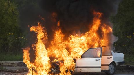 горяща кола