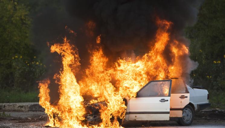 горяща кола