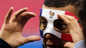 Звездата на Франция Килиан Мбапе вече е с маска с каквато