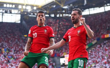 Турция и Португалия играят при резултат 0 2 във втория си мач
