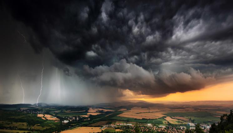 лошо време - Идват ли след жегата гръмотевични бури и градушки?