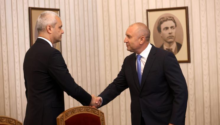 Костадин Костадинов Румен Радев - Костадинов пред президента: Готови сме да говорим с всички партии без ГЕРБ и ДПС за широк кабинет