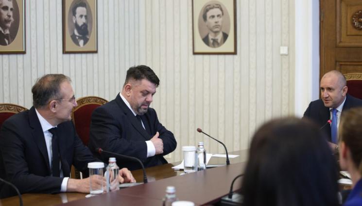 БСП консултации - НА КОНСУЛТАЦИИТЕ ПРИ РАДЕВ: БСП ще подкрепят експертно правителство с третия мандат