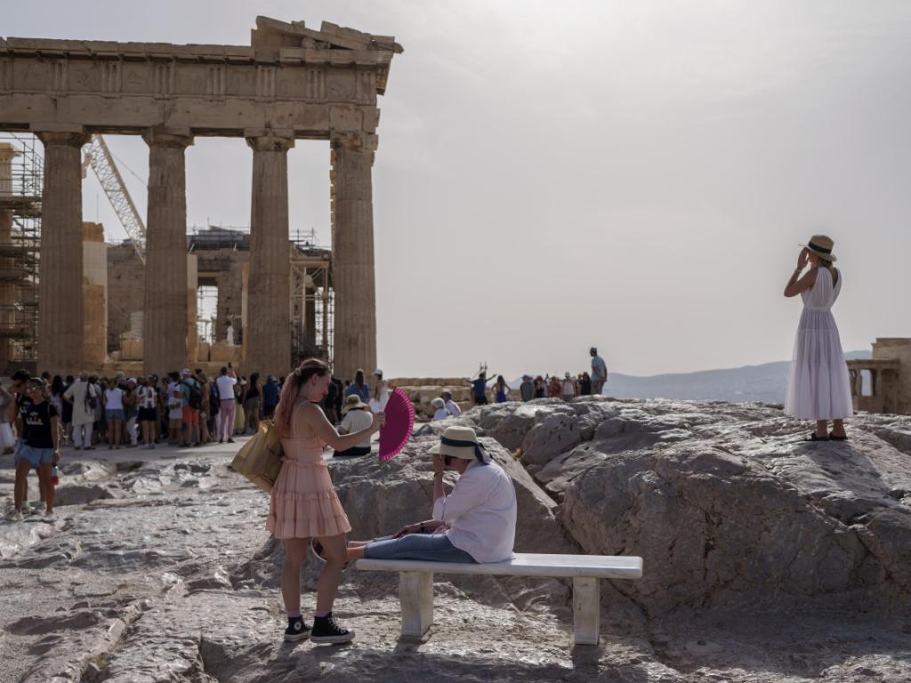 Туристите и посетителите на Гърция бяха предупредени да не поемат