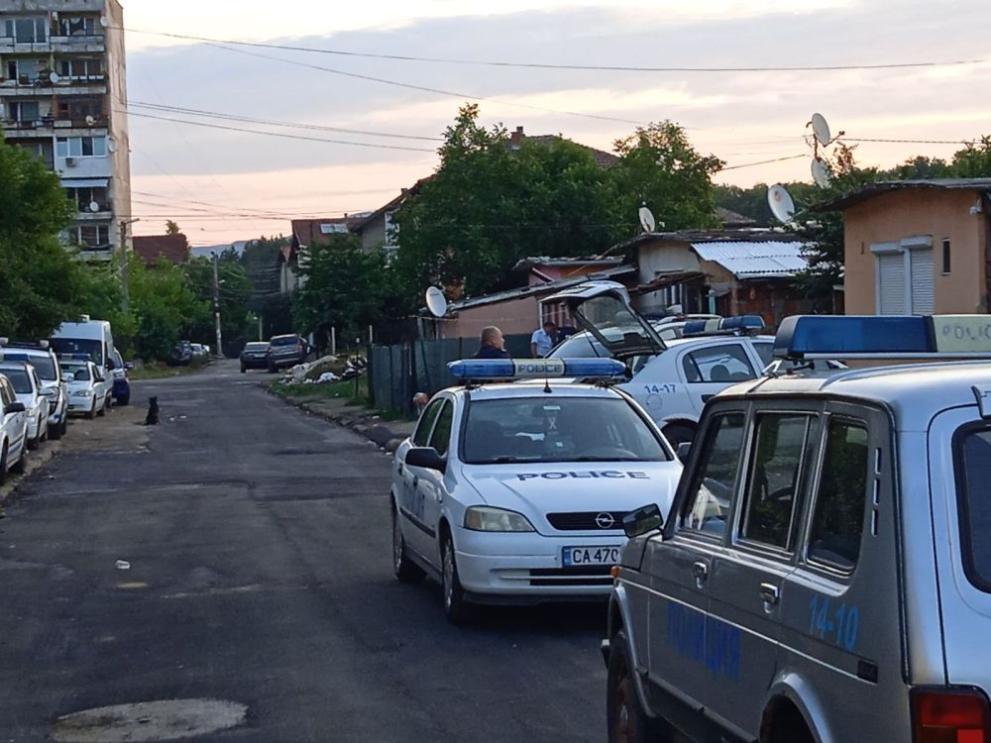 Спецакция на полицията се провежда в Перник, съобщиха от ОД
