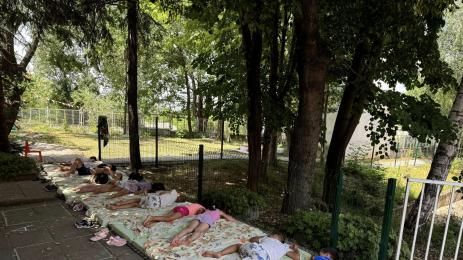 деца сън открито