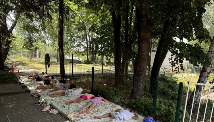 деца сън открито - ЗДРАВЕ с Телеграф: Директорът на ДГ 79 „Слънчице“ Калина Иванова: Сънят на открито подобрява имунитета