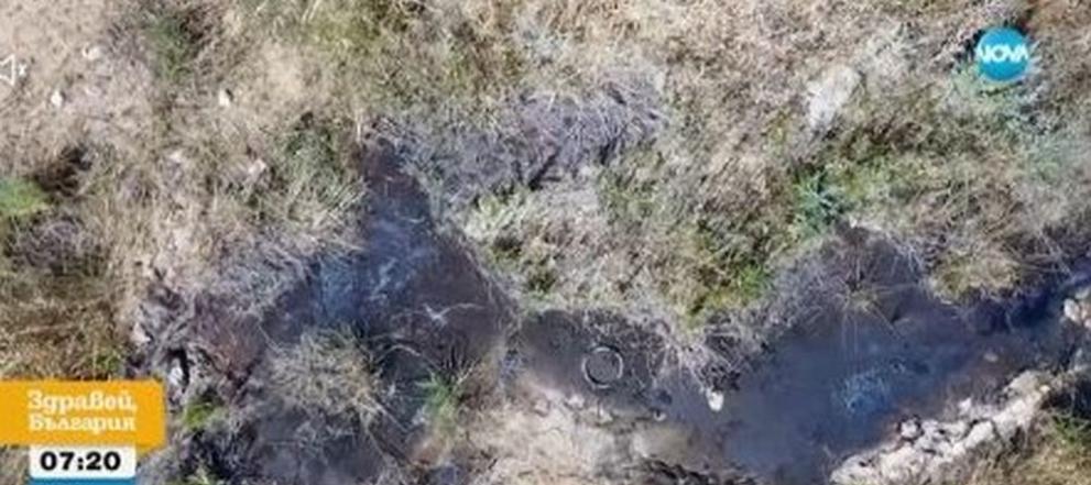 Гейзери и реки от нефтения отпадък гудрон потекоха от старото