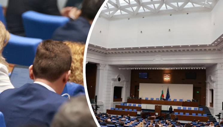 парламент - БЕЗ ПРОМЯНА: Депутатите отсвириха единия учебник по предмет за всеки клас
