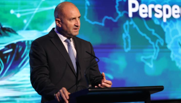 Радев - Румен Радев на посещение в Гърция