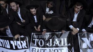 Стотици ултраортодоксални евреи блокираха вчера за два часа главна магистрала