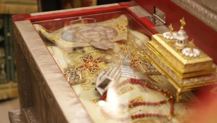 мощи - Донасят мощите на светия патриарх Евтимий Търновски
