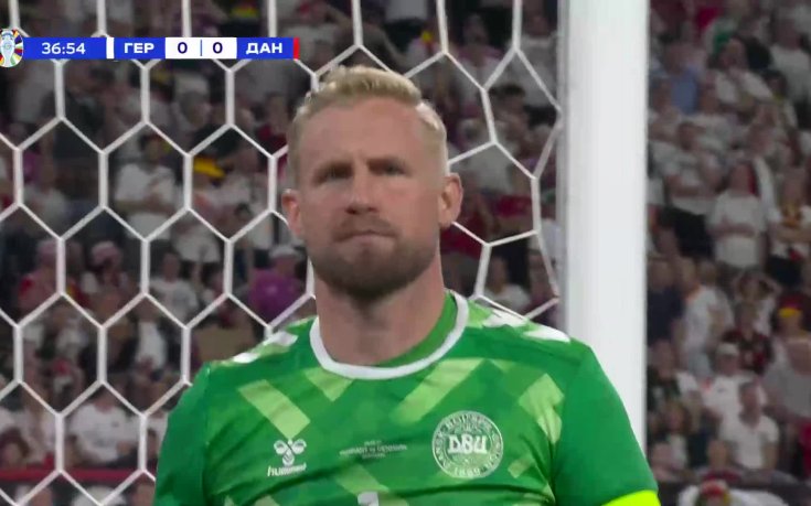 Дания оцеля на два пъти за 10 секунди