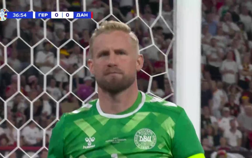 Малко след подновяването на играта пред вратата на Дания се