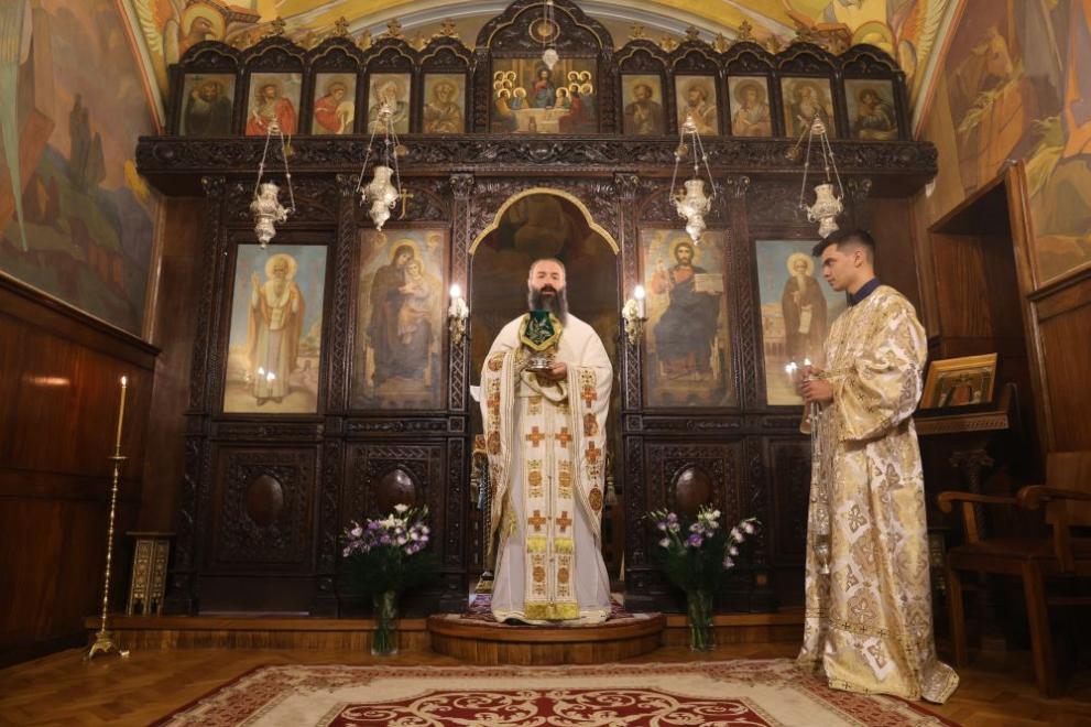 Утреня и Божествена света литургия с особените прошения, предвидени при