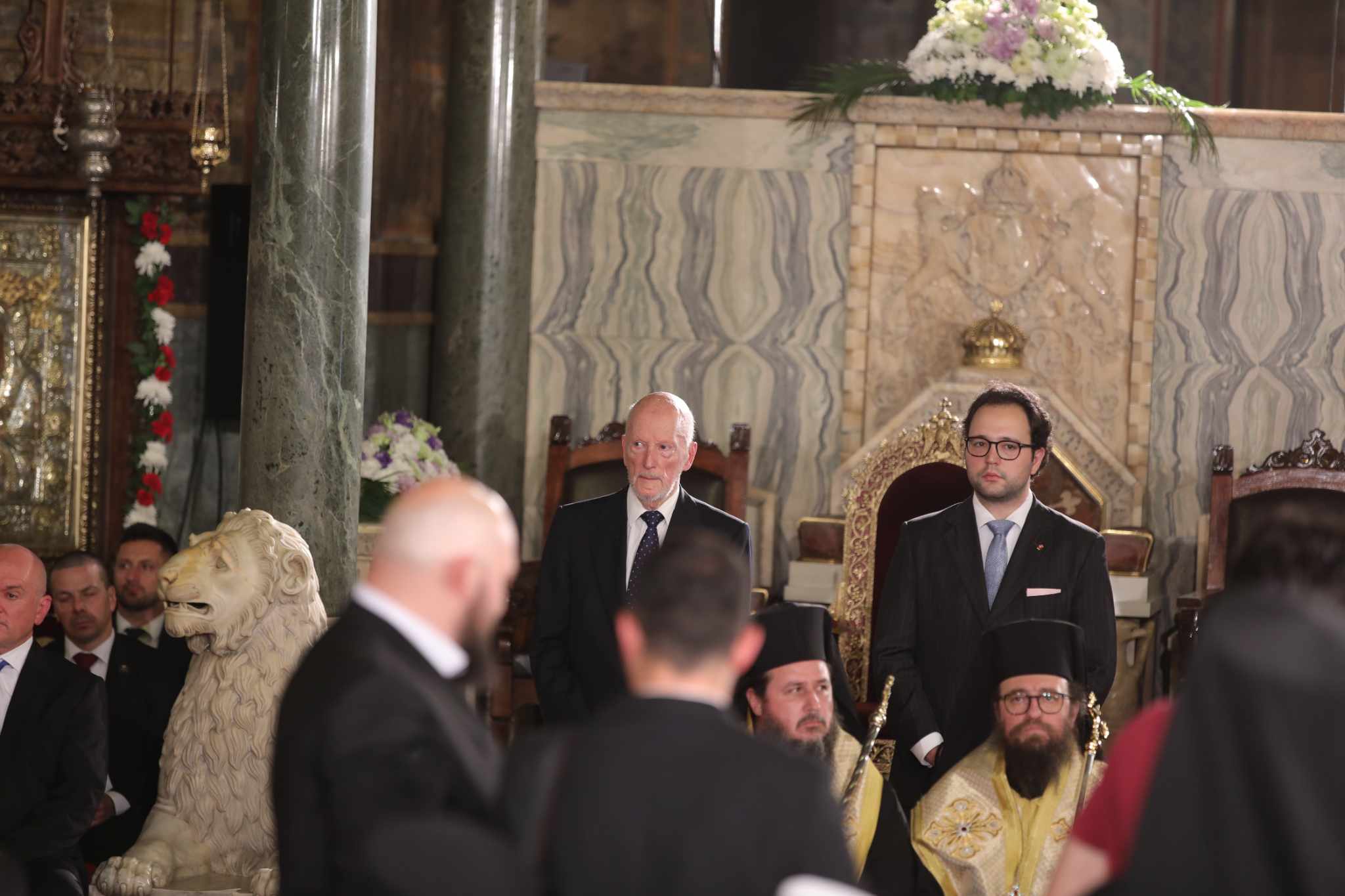 Интронизация