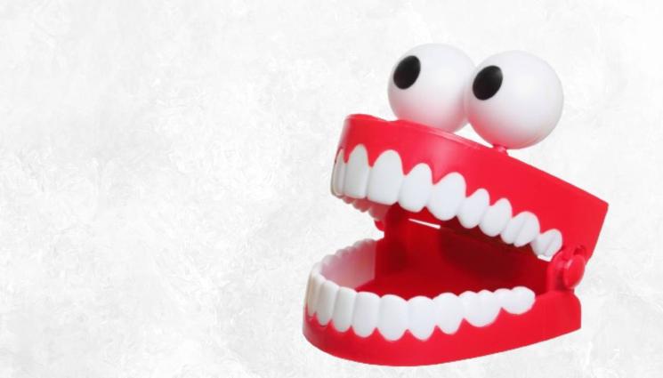 отхапа - ВНИМАНИЕ, ЧОВЕКОЯДЕЦ! Моделка отхапа парче от гаджето си! (СНИМКИ)