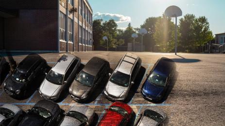 училище паркинг