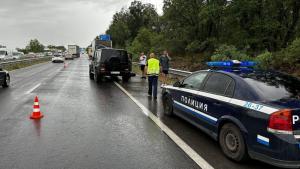 Румънски джип се удари в товарен камион по пътя Димитровград