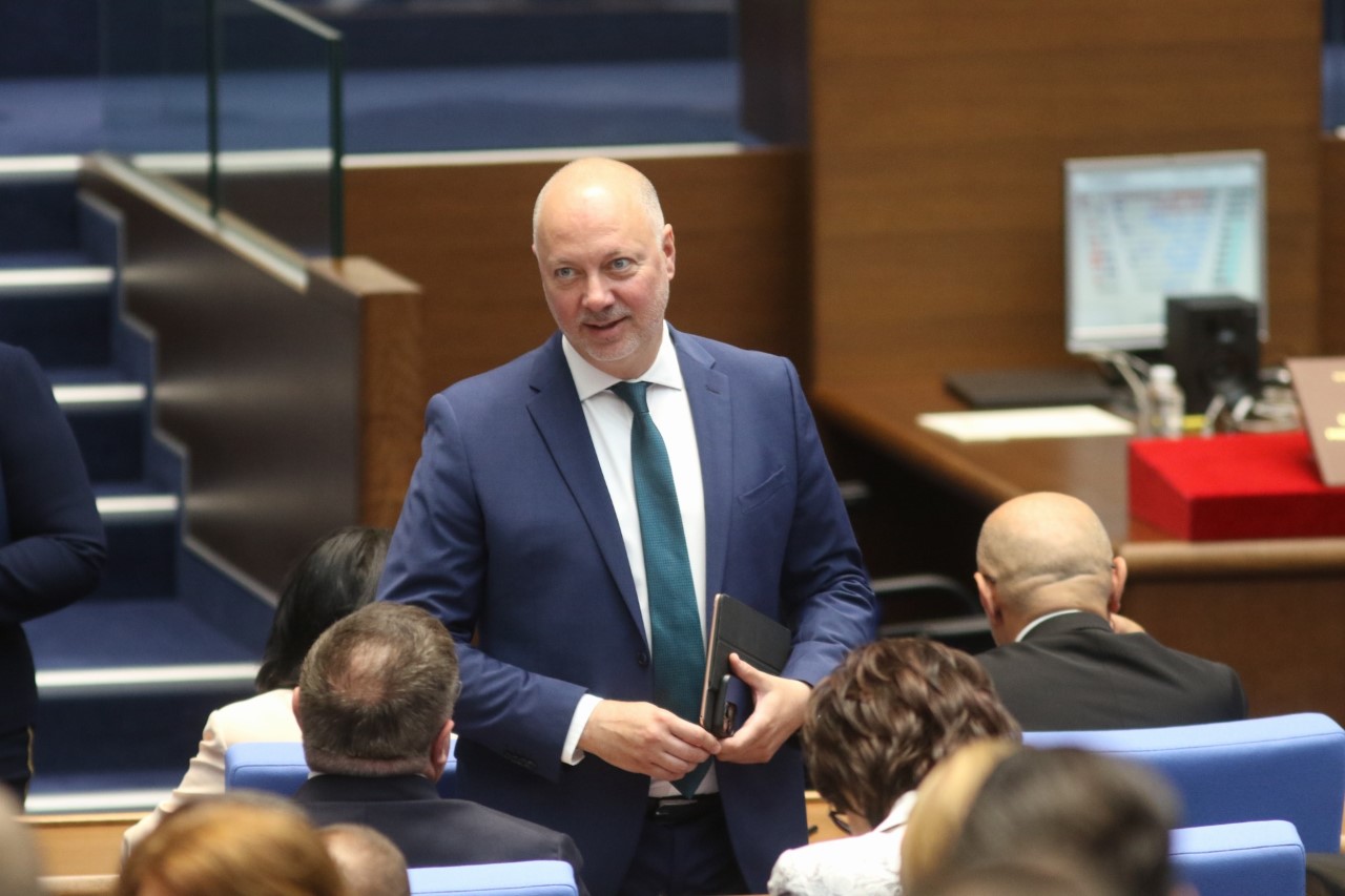 <p>Депутатите гласуват проектокабинета Желязков с мандата на ПП-ГЕРБ СДС</p>