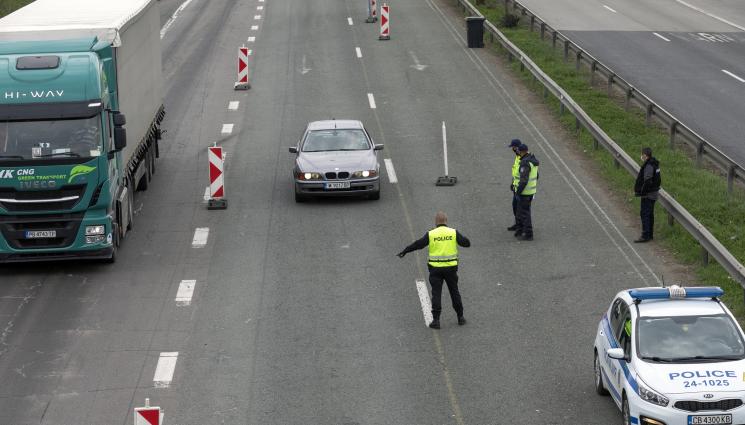 полиция - Джип за 300 бона се размаза в камион у нас (СНИМКИ)
