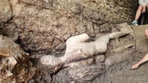 Хераклея Синтика мраморна статуя