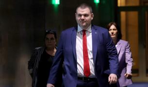 Пеевски пита: Политически чадър ли доведе до освобождаването на директора на 138-о училище