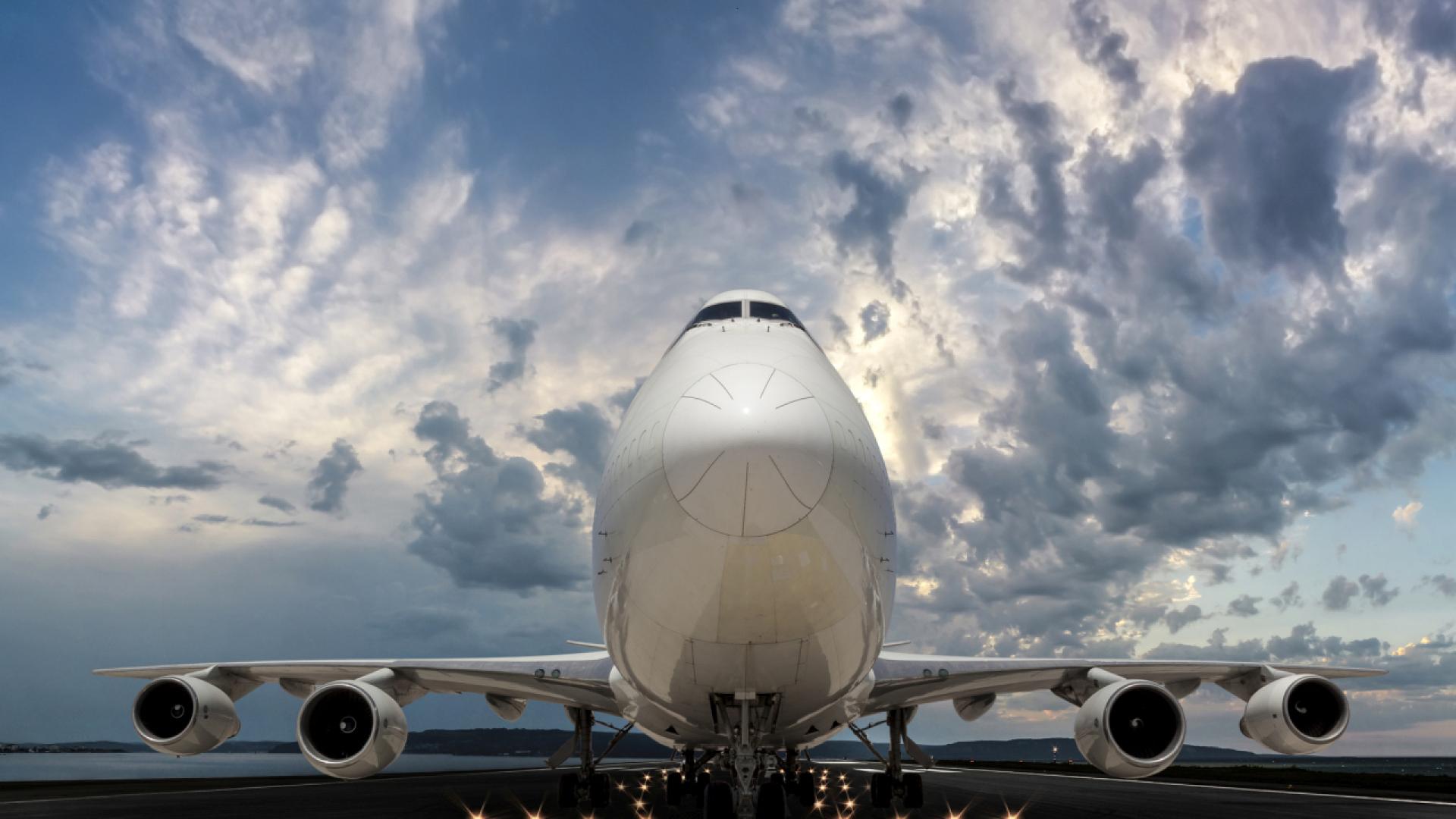 Полет на easyJet е принуден да се отклони след като