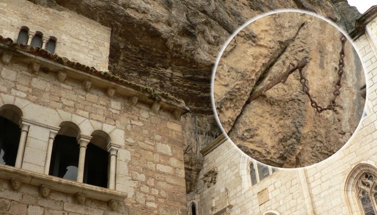 Дюрандал - КАКВО СЕ СЛУЧВА?! След като 13 века бе забит в скала - изчезна Пазителят на Франция!