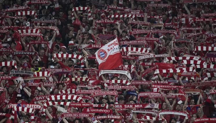 Байерн Мюнхен - Байерн би и скочи на ПСЖ заради шефа! Феновете негодуват срещу властта му