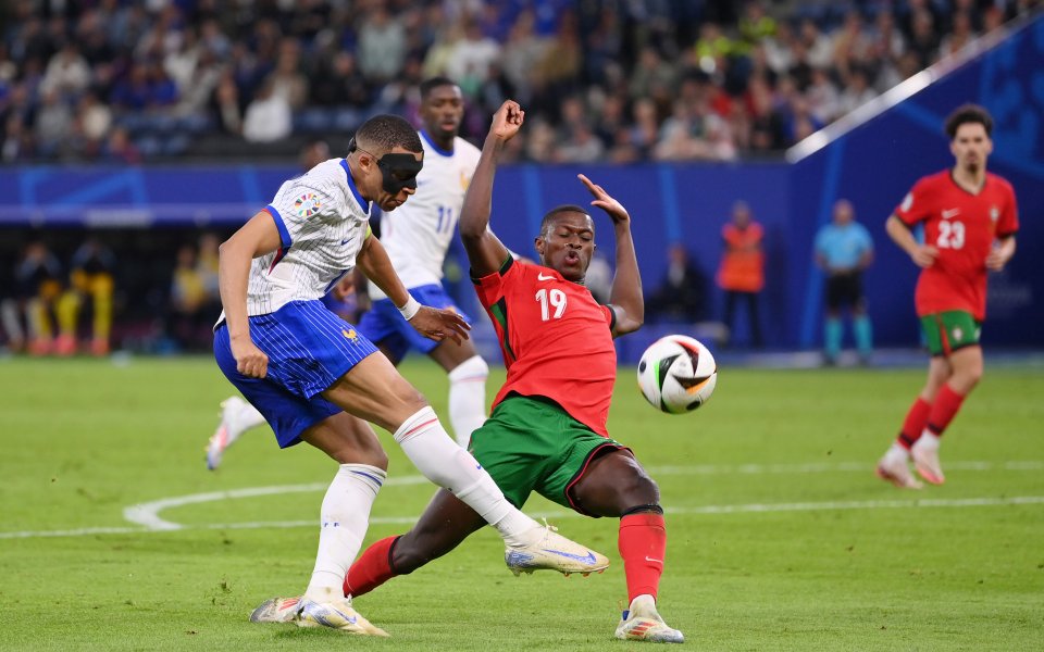 Отборите на Португалия и Франция играят при резултат 0:0 в