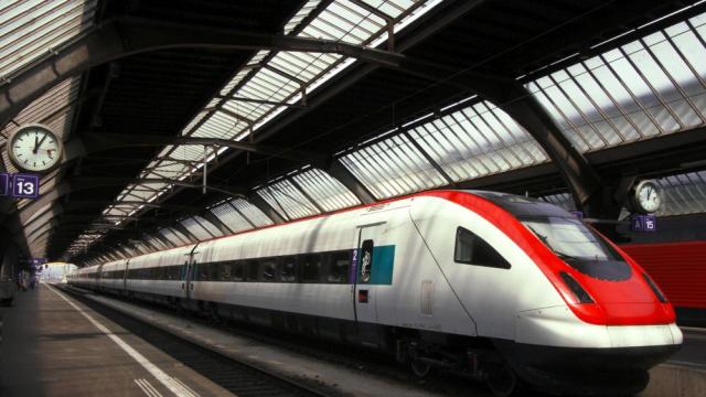 Японска жп компания ще предлага услуги с изкуствен интелект на туристите, пътуващи с влака стрела