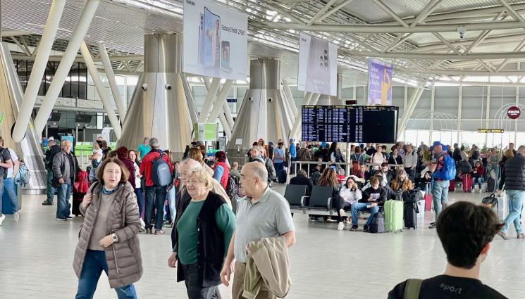 полети - Самолетът закъсня с 53 дни за месец заради хаос в РВД в цяла Европа