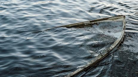 потънала лодка