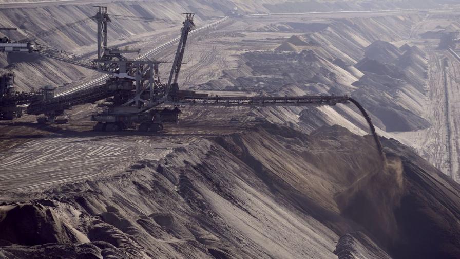 <p>Огромната диамантена мина в Сибир, която може да засмуче хеликоптер</p>