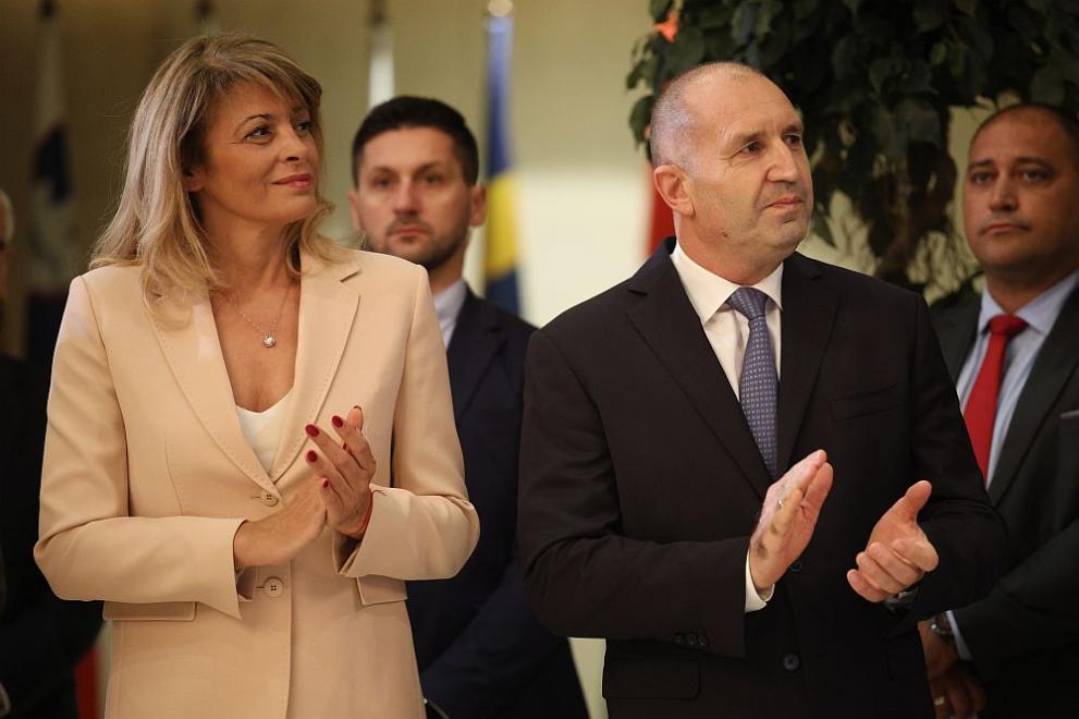 Приключих“ – гласи описанието на поста във Facebook, публикуван от бившата