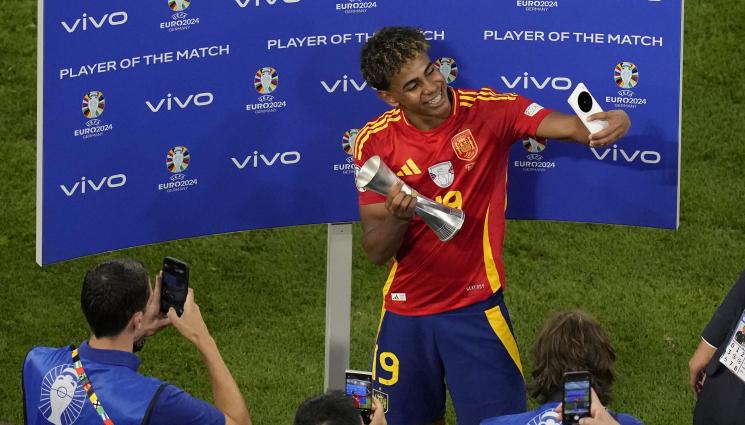 Ламин Ямал Испания Евро 2024 - Космически забивки между Барса и ПСЖ за детето-чудо Ямал. Каталунците отказаха четвърт милиард евро от ПСЖ!