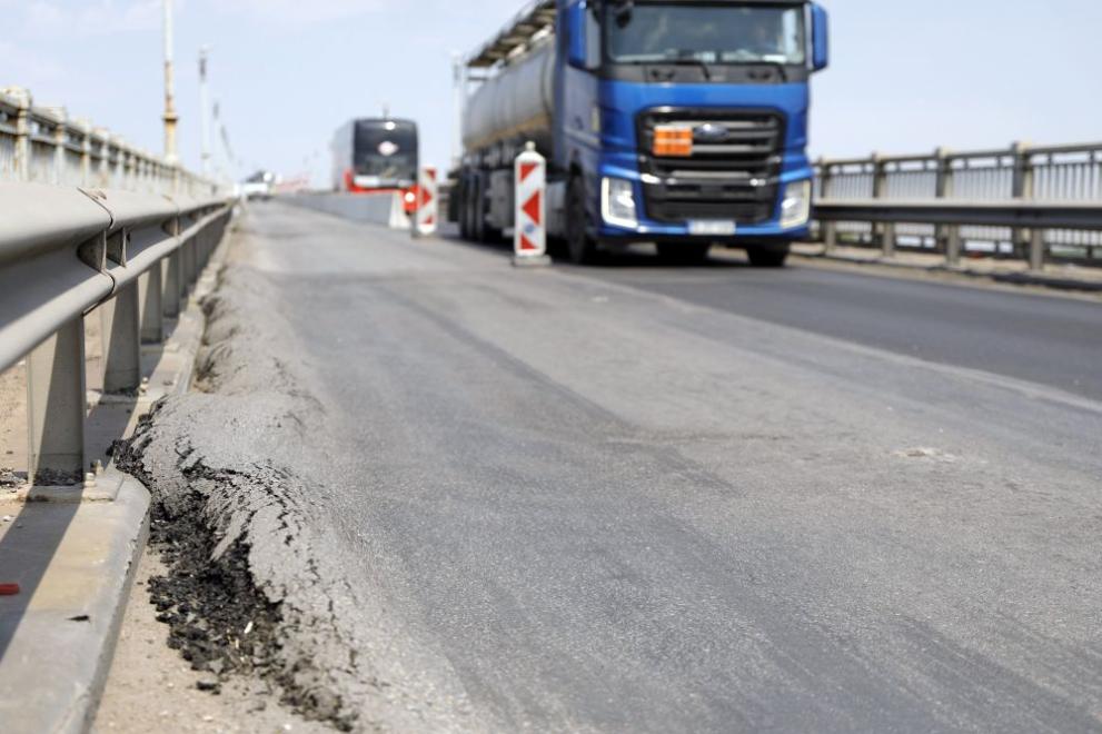 Предприемането на спешни мерки за тапата на Дунав мост“ при