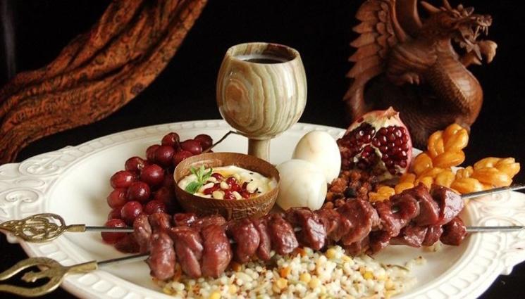 в кухнята на - ЗЛАТНО ВРЕМЕ: В кухнята на „Игра на тронове“: С какво замезват във Вестерос