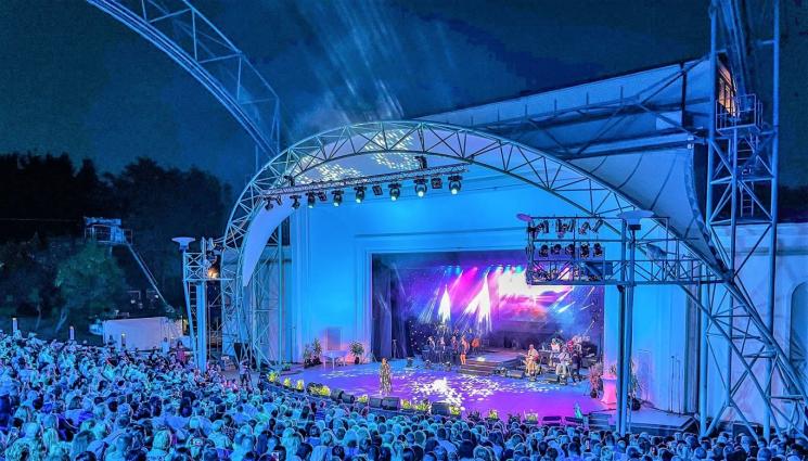 Бургас и морето - СБЛЪСЪК: Кмет срещу рок легенда на „Бургас и морето“!