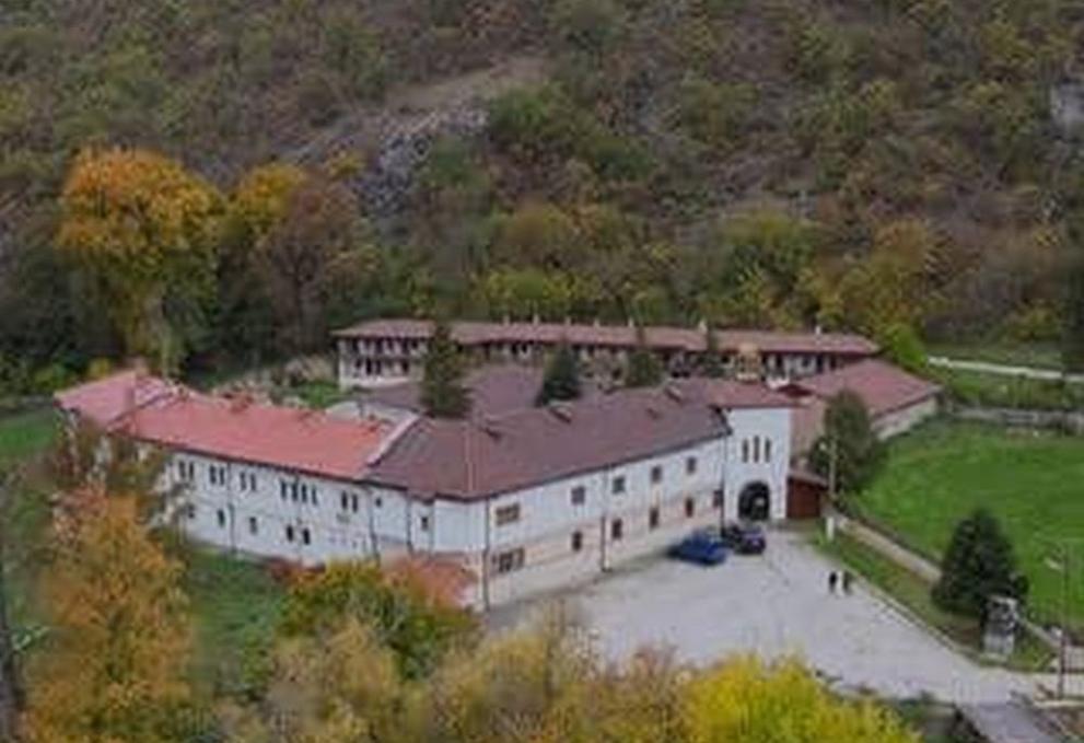 Двадесет и петима души, пострадали от бушуващите пожари около с.