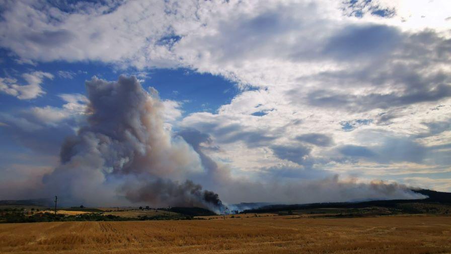Един от най-големите за последните десетилетия у нас пожари бушува в Свиленградско