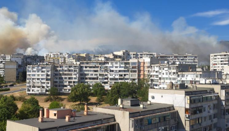 пожар Варна - И ВАРНА ПЛАМНА! Гори квартал „Владислав Варненчик“ (СНИМКИ)