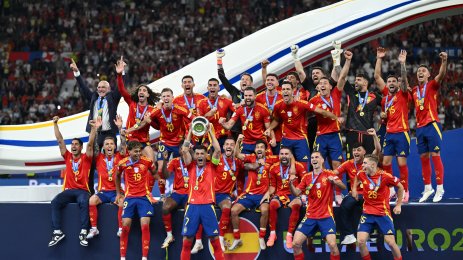 Награждаването след финала на UEFA EURO 2024