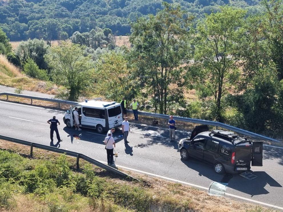 Един човек е загинал, а други трима са ранени при