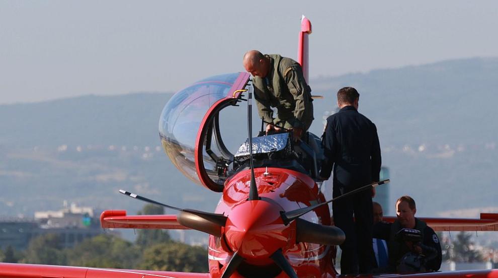 Президентът Румен Радев полетя с Pilatus РС-21 над София (СНИМКИ)