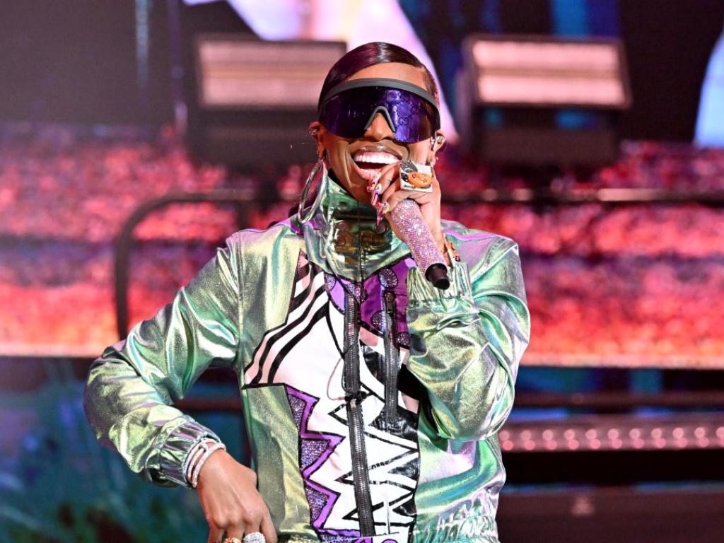 Тя вече е носителка на седем награди Грами шест награди